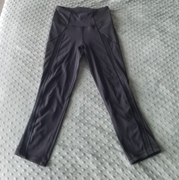 Lululemon Black 21" Inseam Size 4 Capri Leggings - Picture 2 of 7
